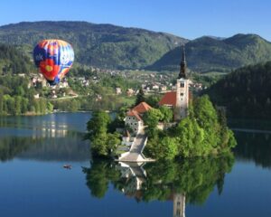 Polet z balonom v Sloveniji nad Bledom ali Ljubljano
